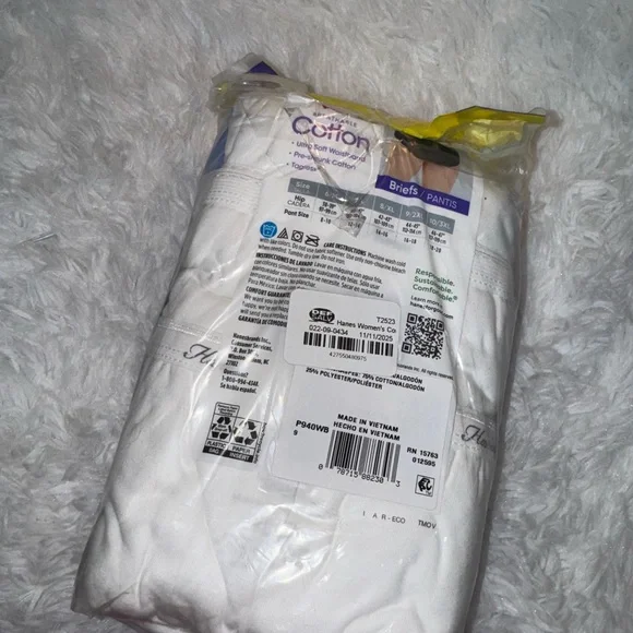 Hanes Breathable Cotton Tagless Briefs - Picture 2 of 3